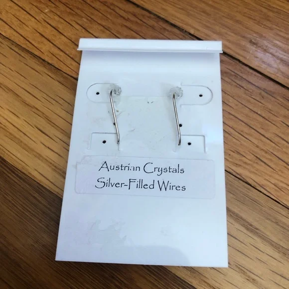 NWOT Big sky Montana made earrings - Austrian crystals - Picture 3 of 4